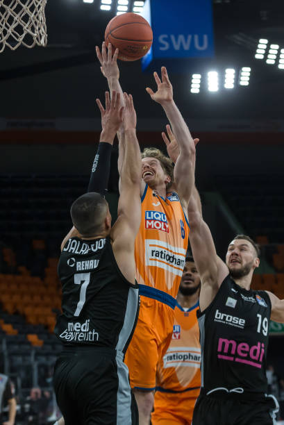 更看到了她 更看到了她