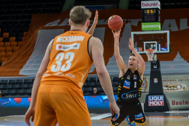 12个篮板 12个篮板