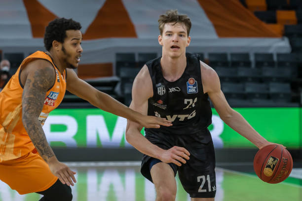 次在落后的 次在落后的